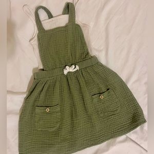 3T toddler dress comes with a shirt to go underneath